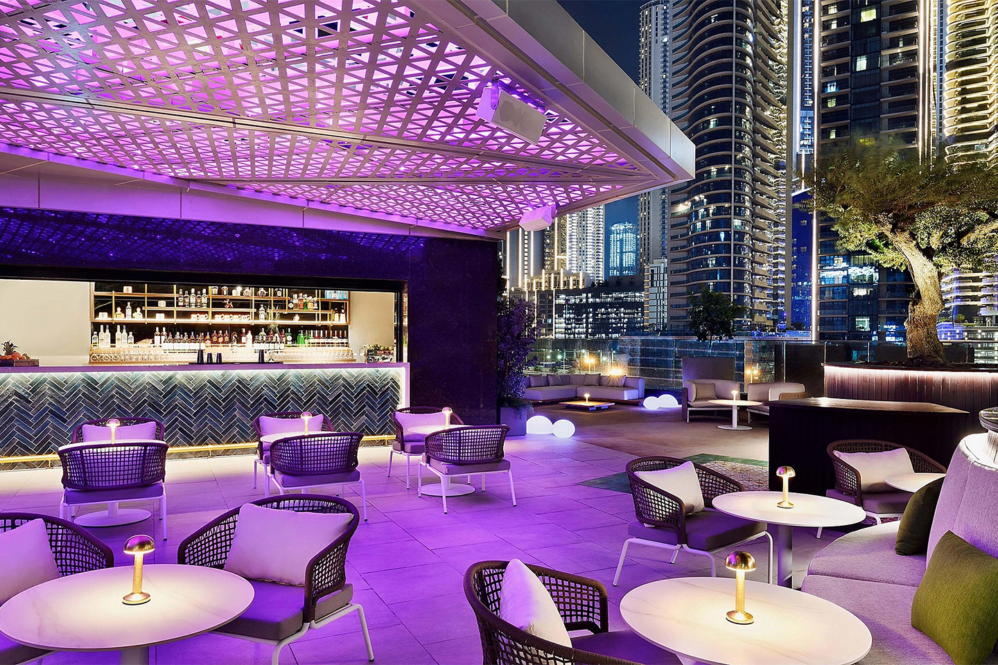 Chaise longue d'hôtel moderne dans le salon