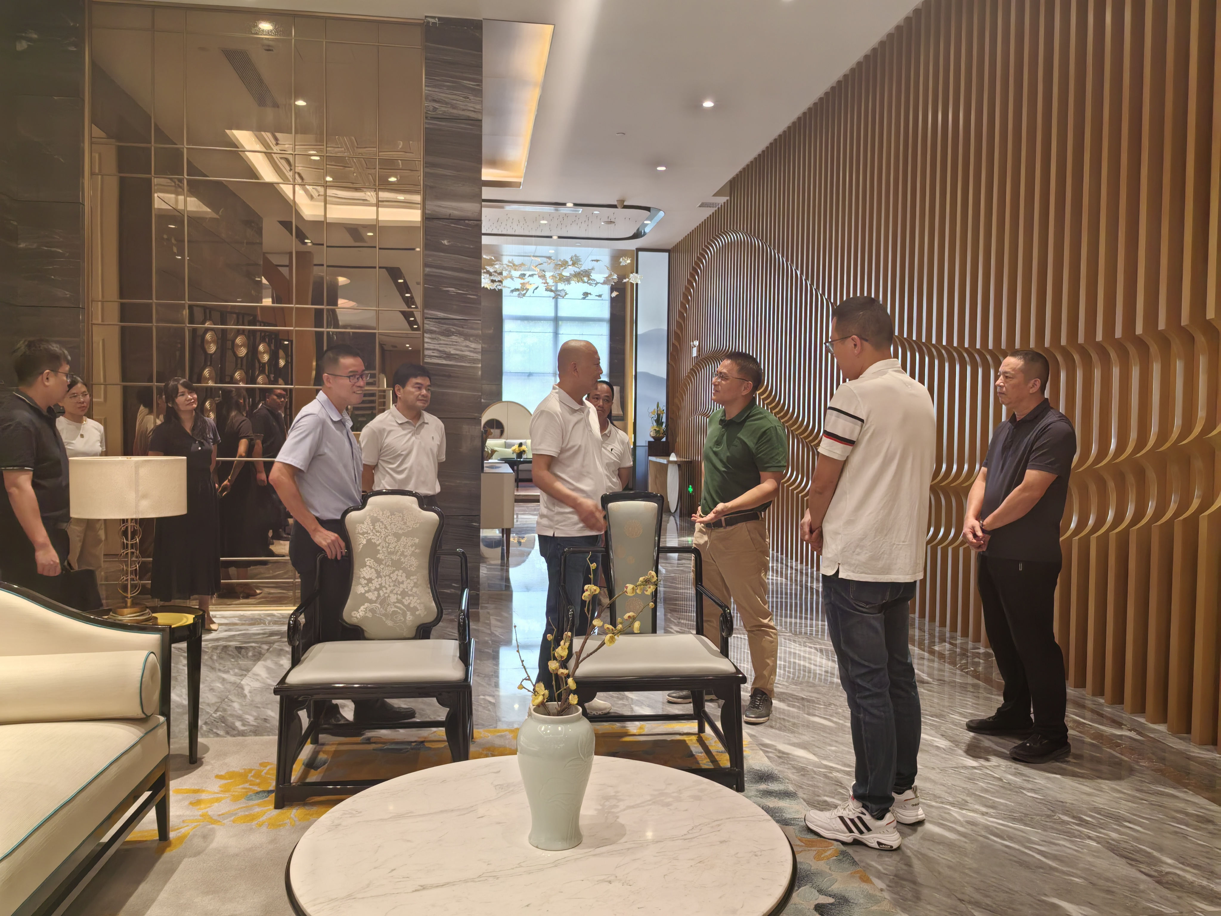 MEUBLES S&Eacute;NYUAN