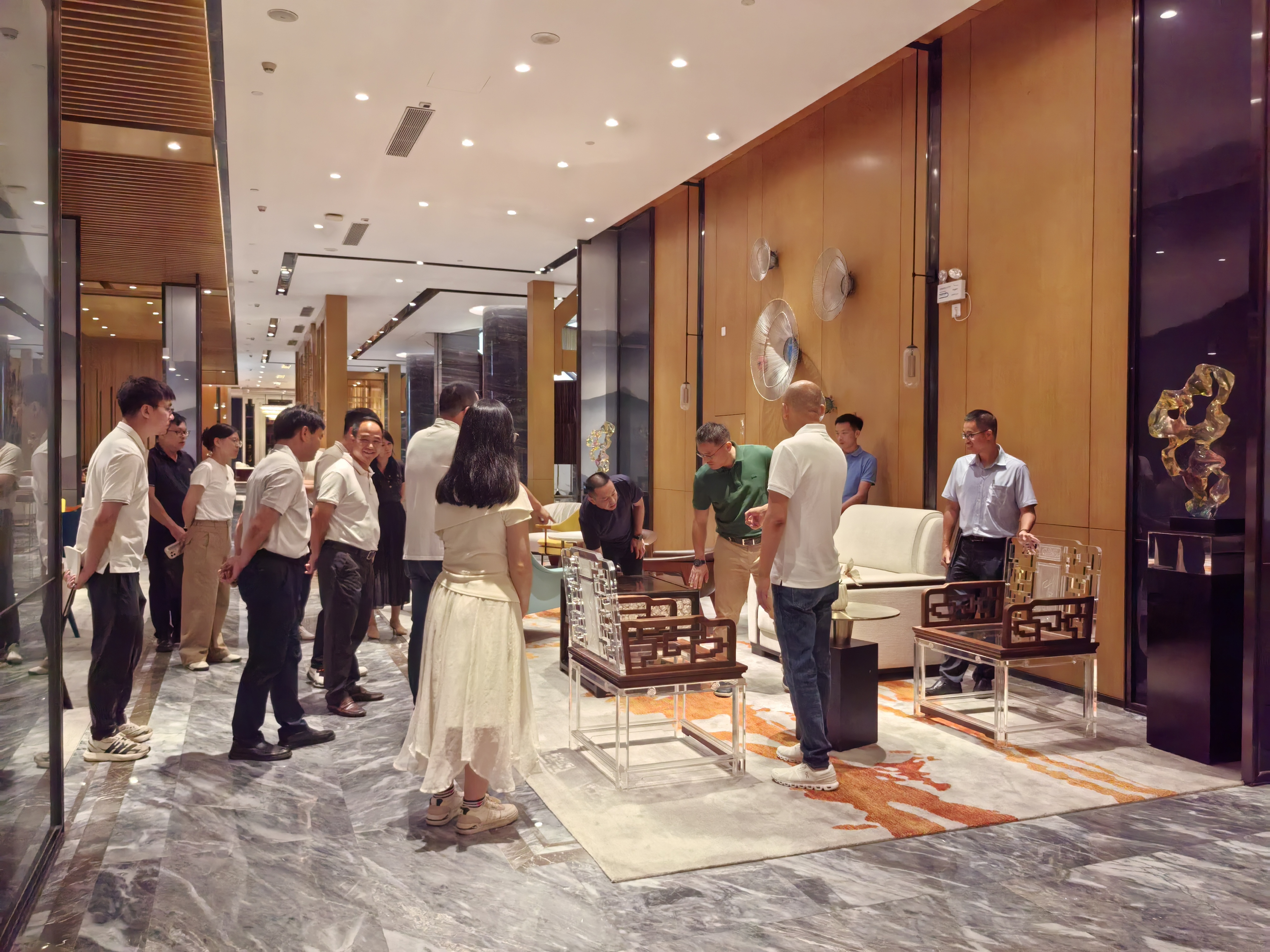 MEUBLES S&Eacute;NYUAN