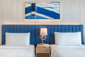 Le placage en bois de l'hôtel Crowne Plaza Abu Dhabi